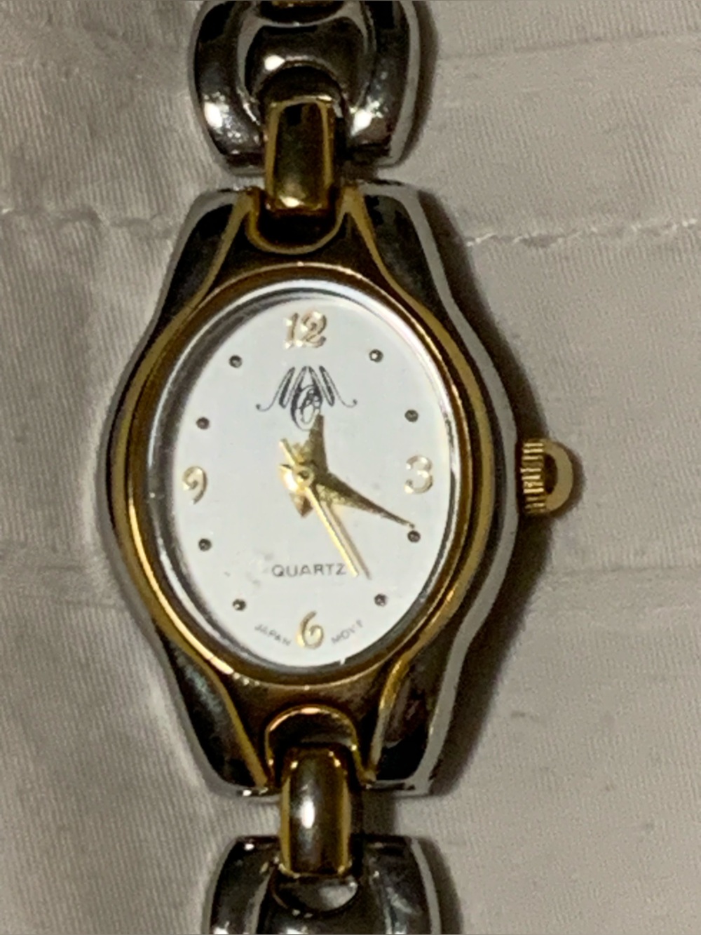 MoM Vintage Gold and Silver Women's Quartz Bracelet Watch - Elegant Two-Tone